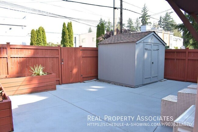 Photo - 2715 NE 115th St