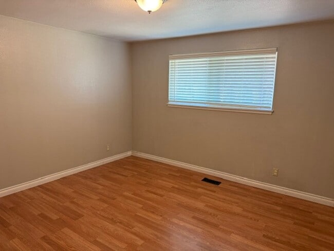 Photo - 2501-2503 Bridgeport Way West
