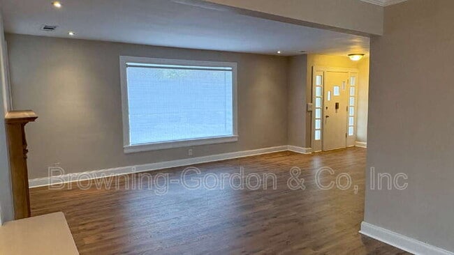 Photo - 328 E Thompson Ln