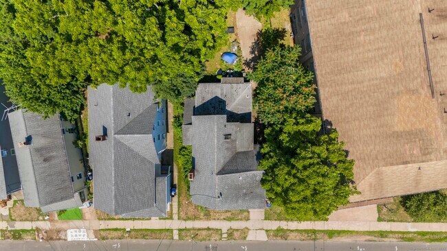 Photo - 327 Center St