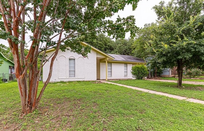 Building Photo - 5905 Cedardale Dr