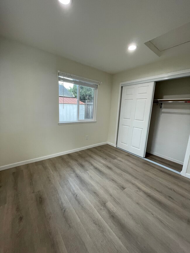 Photo - 566 N 2nd St