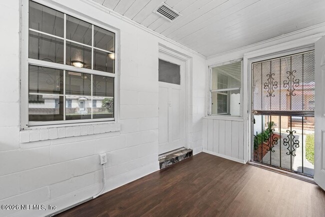 Photo - 1424 W 9th St