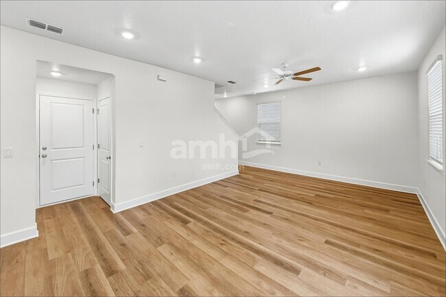 Photo - 2709 Radha Wy