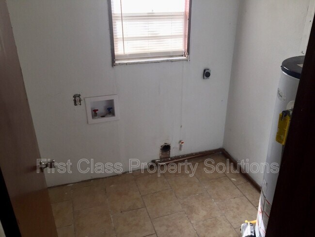 Photo - 704 S Hadden Ave