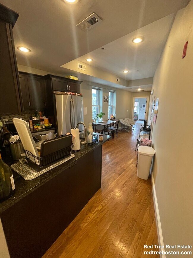 Photo - 491 Commonwealth Ave