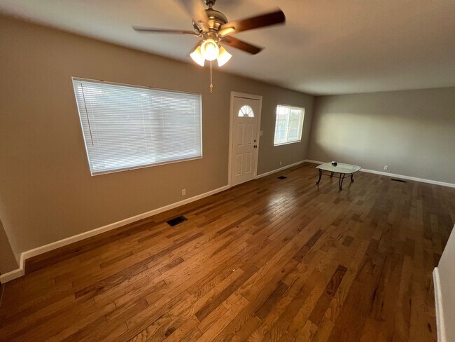 Photo - 2301 E Brooks Ave