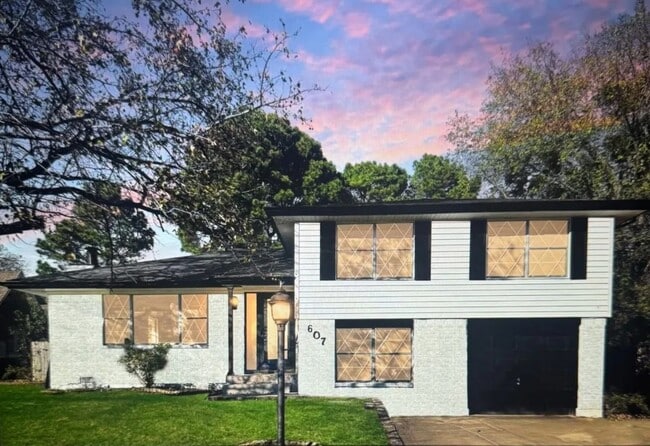 Building Photo - 607 Oklahoma Ave Rental
