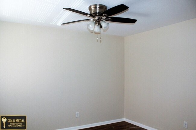 Photo - 609 Sunset Ln