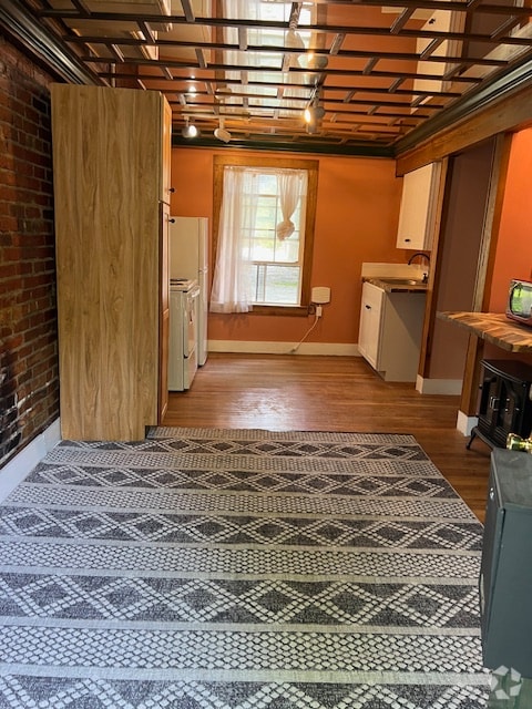 Building Photo - 135 Pigeon St Unit 135 pigeon st lower level Rental