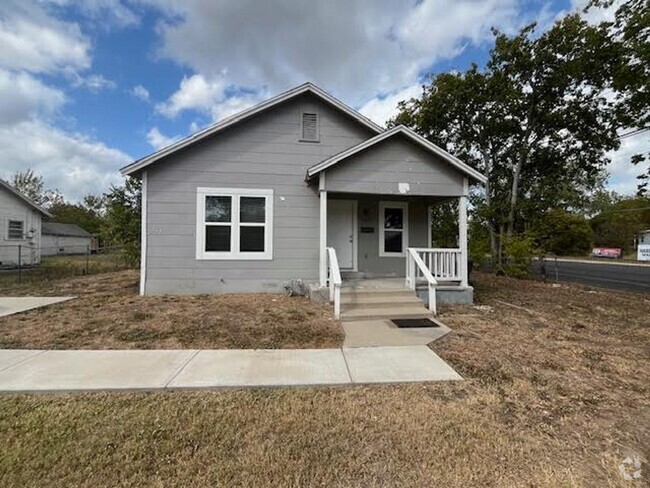 Building Photo - 3 Bedroom 1.5 Bath convenient to all that ... Rental