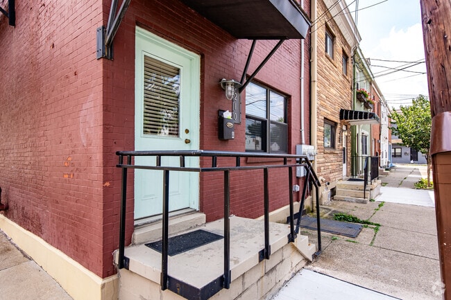Live South Side - 1210 Sarah Street