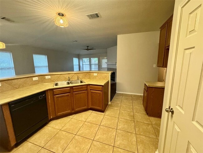 Photo - 205 Bluebonnet Tr