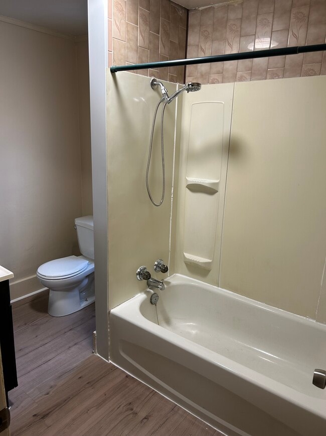 Building Photo - 812 Bensette St Unit 3