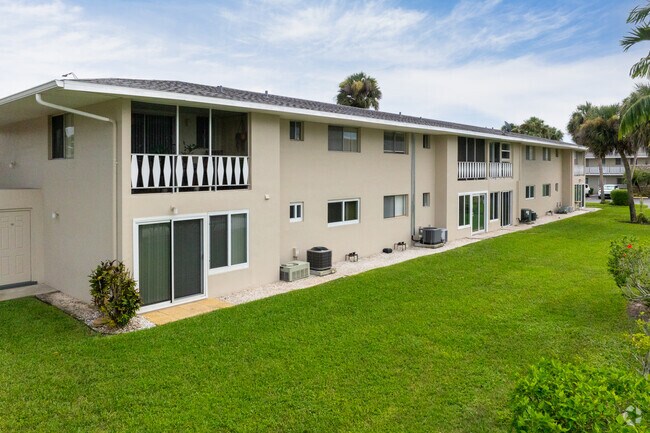 Alt Photo Angle - The Fairways II