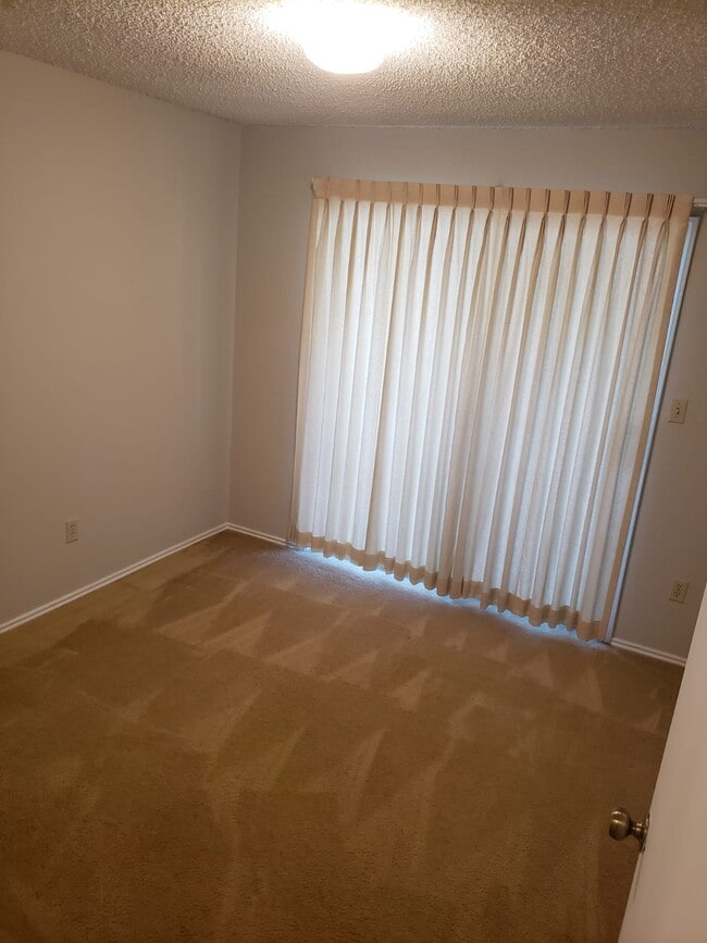 Bedroom 2 - 1202 Thorpe Ln Unit 216