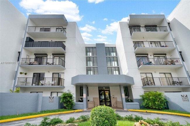 Photo - 1820 W 53rd St Unit 205