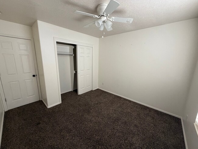 5572 4075 W St