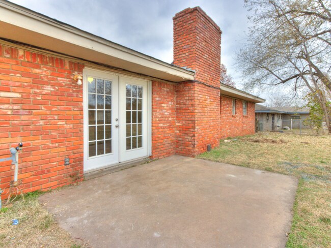 Photo - 8604 NE 33rd St