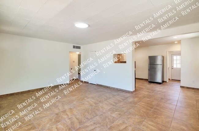 Photo - 1520 E Silver St