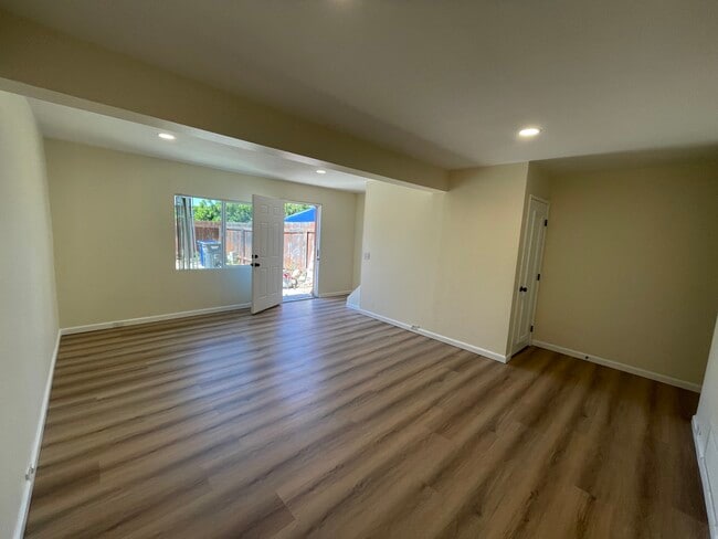 8645 Mellmanor Drive Unit B