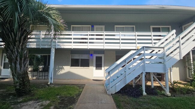 Building Photo - 726 Eglin Pkwy Unit 5A Rental