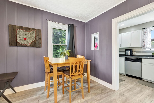 Photo - 3242 Stanhope Ave