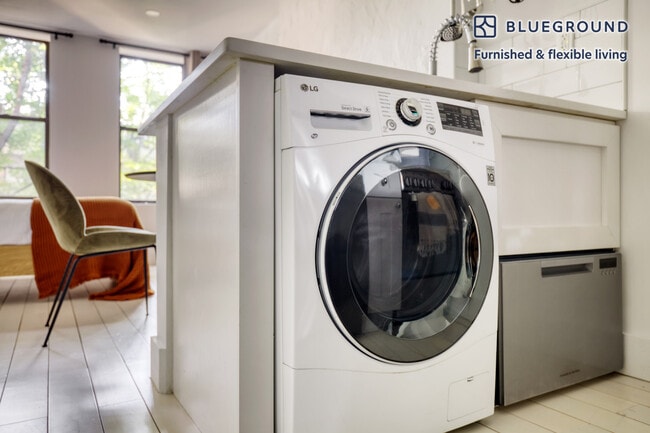 Photo - 317 E 5th St Unit FL3-ID878