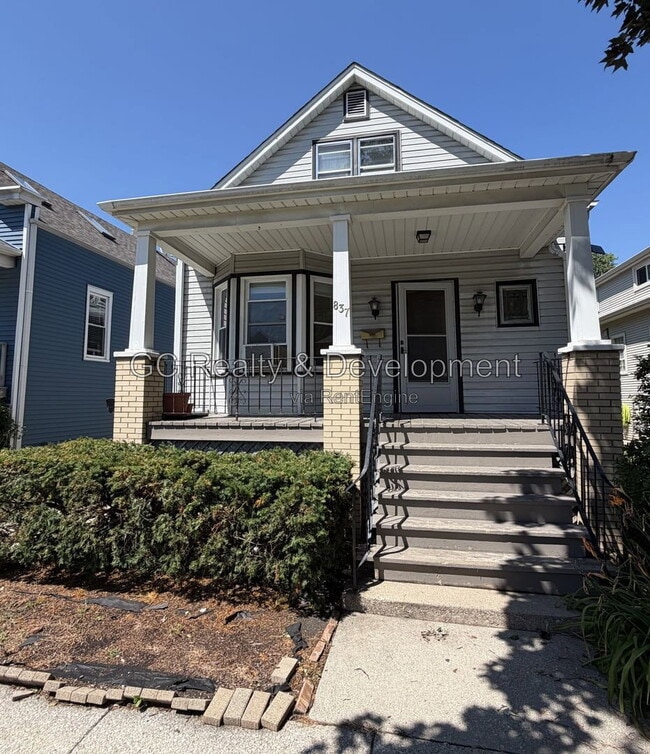 Building Photo - 837 Thomas Ave