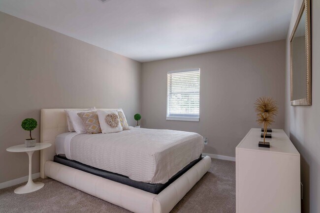 Photo - Ellwood Pines