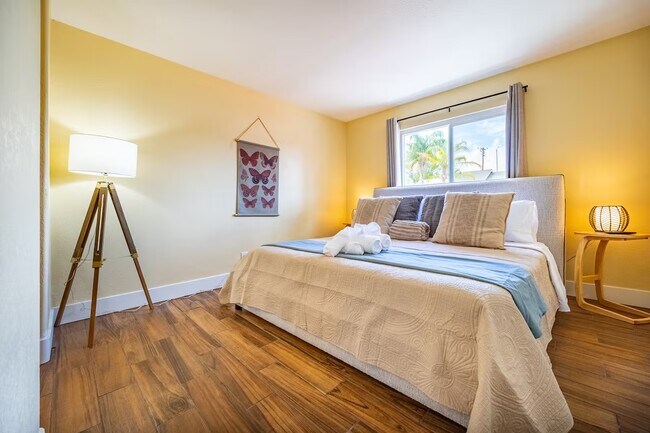 Photo - 1687 Sycamore St