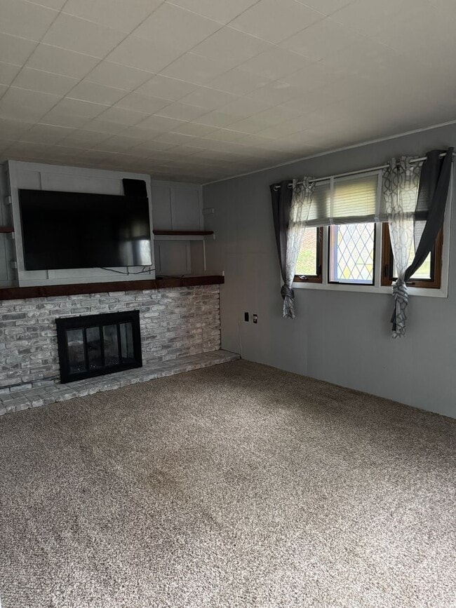 Photo - Great 2 Bedroom/2 Bath Duplex Unit For Lease