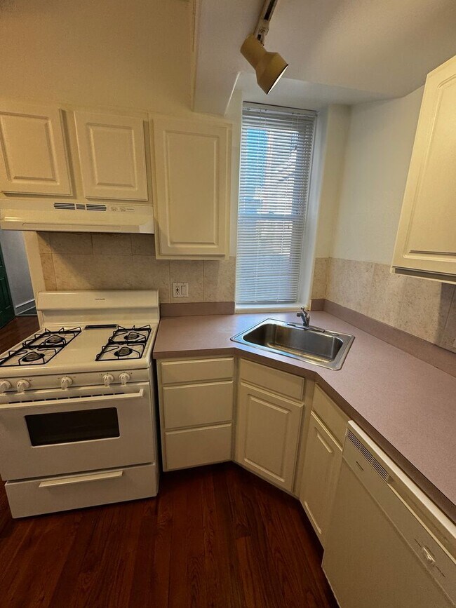 Photo - Queen Village - Fabric Row - 1  Bedroom 1 Bath Apartment Unidad #3R