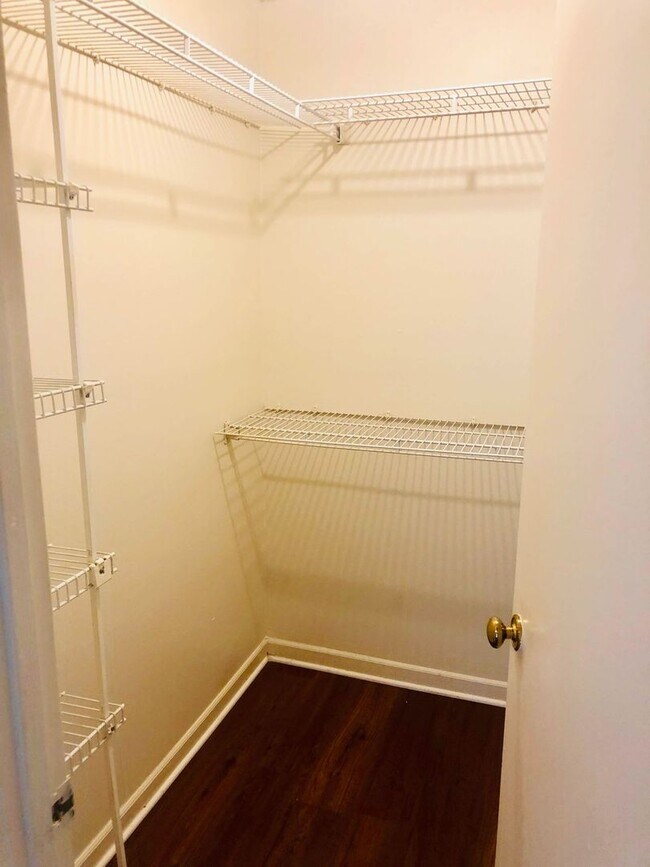 Photo - First-floor spacious 1-bedroom on LSU bus route Unit B15