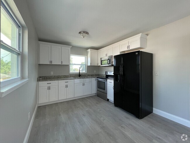 Building Photo - 2704 E Columbus Dr Unit 2704 E. Columbus Dr., Apt. C