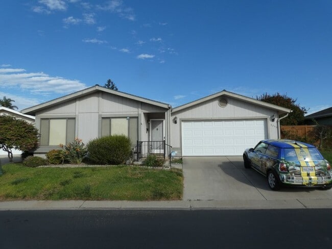 Building Photo - Single Level Home in Gated Community