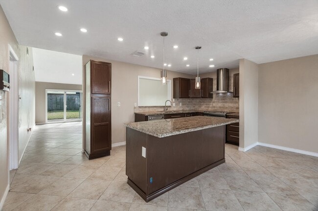 Building Photo - 7218 Foxway Ln