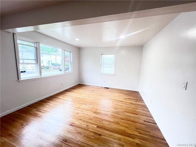 61 Ashland St Unit 1FL