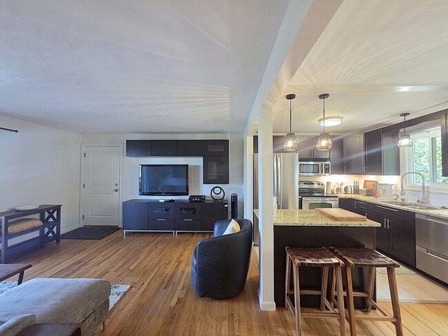 Photo - 202 E Rockwood Blvd