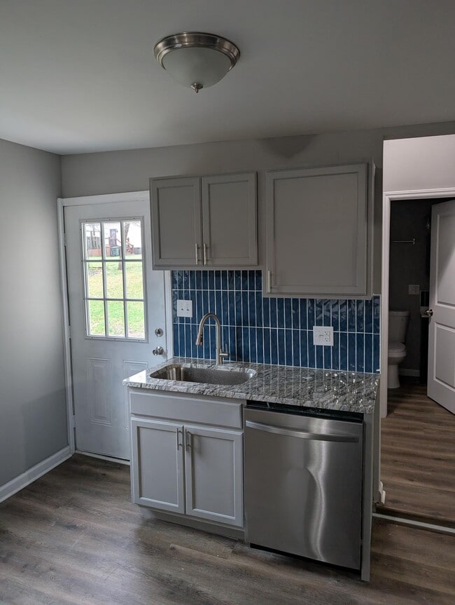 Photo - 457 Fewell St