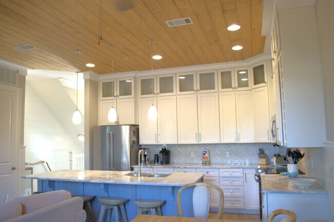 Building Photo - 2350 W County Hwy 30A