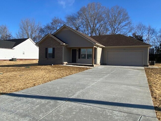 3 Bedroom 2 bath with 2 Car Garage Home Fo... - 3 Bedroom 2 bath with 2 Car Garage Home Fo...