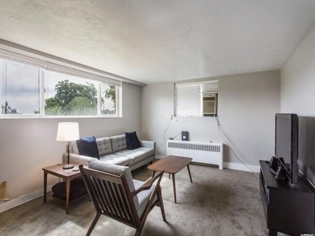 615 Grand St E Unit 3