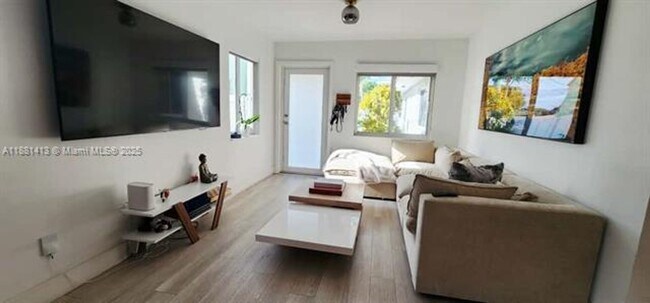 Photo - 1828 NW 4th St Unidad 1828 NW 4th St  1828