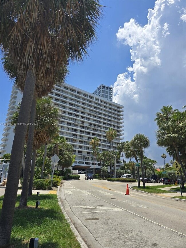 Photo - 200 SE 15th Rd Unidad 6B