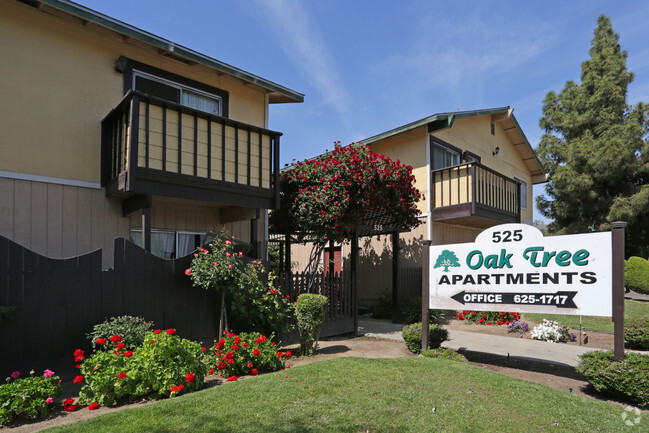 Oak Tree Apartments - Oak Tree Apartments