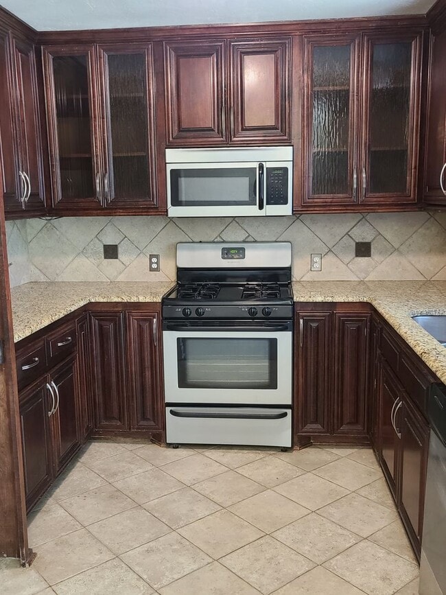 1216 Westlawn Dr