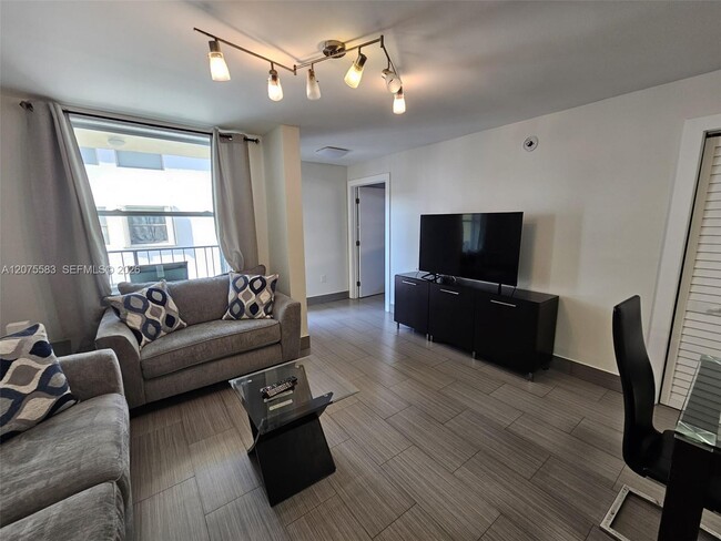 Building Photo - 3605 Indian Creek Dr Unit 404
