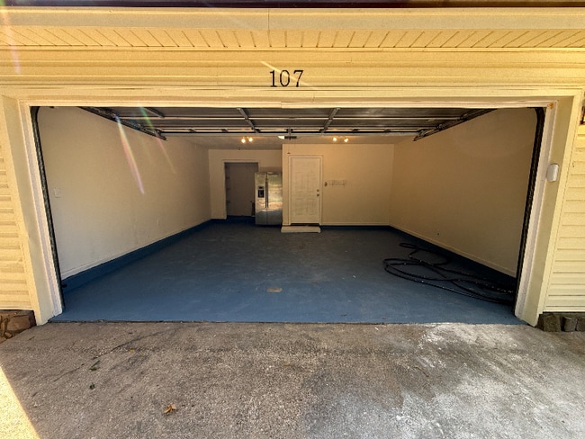 Photo - 107 Foxwood Village Dr