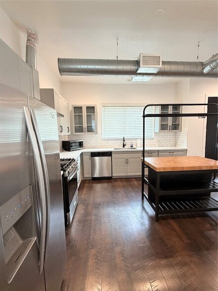 Photo - 202 N York St